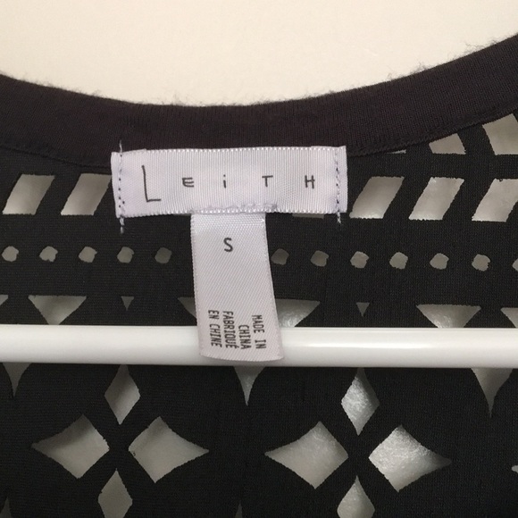 Patterned Top - Picture 2 of 5